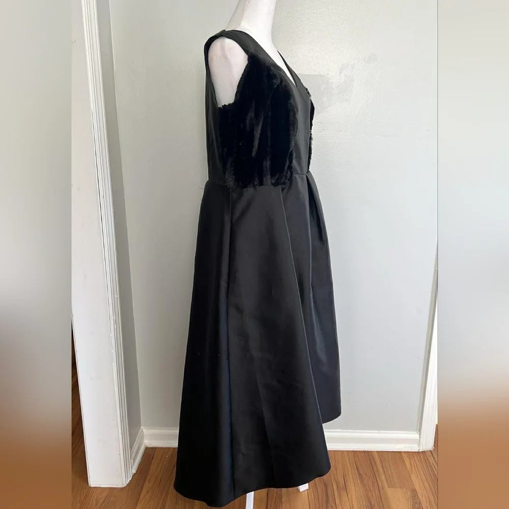 ALFRED SUNG Elegant Black Maxi Dress with Fur Details - Picture 3 of 9